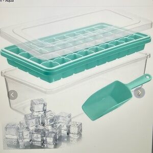 New lot 4 silicone, ice cube tray sets with scoop and storage box’s